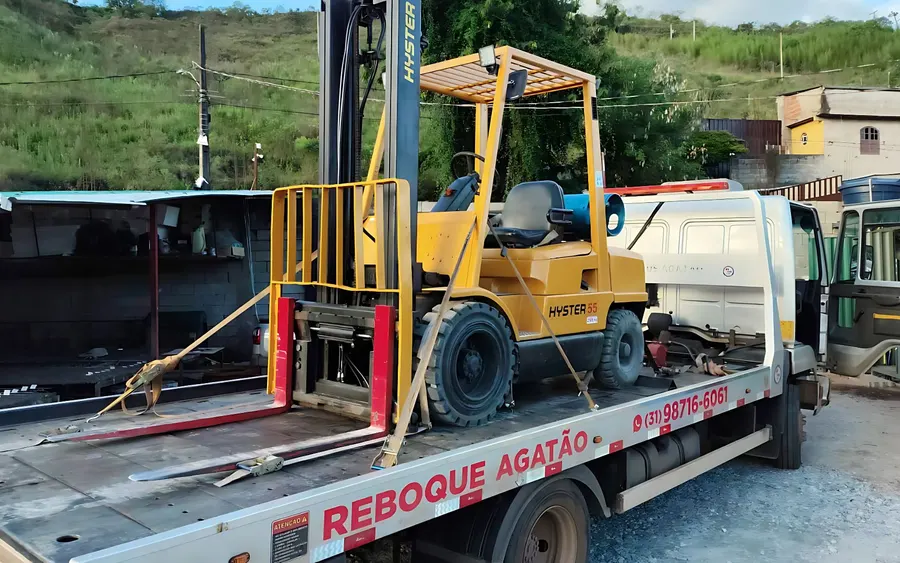 Reboque de empilhadeira Hyster pelo Agatão Guincho em Ponte Nova MG