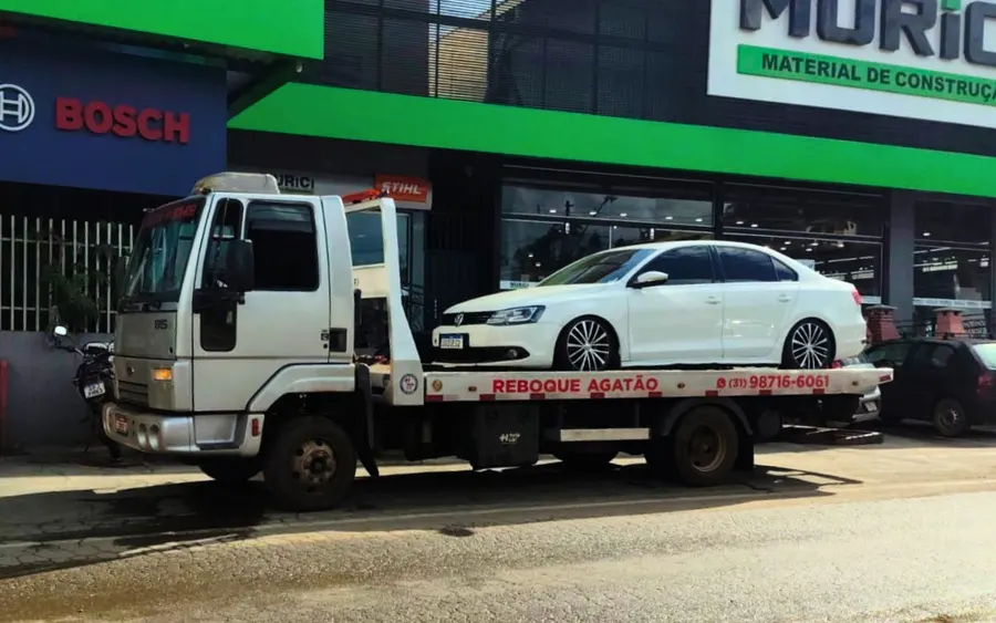 Reboque de Volkswagen Jetta na região de Ponte Nova MG